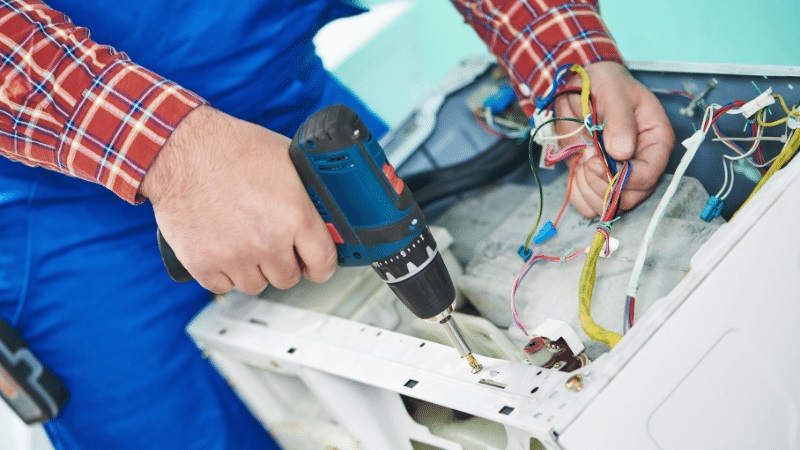 Pursaklar Daikin Daikin çamaşır makinesi kart tamiri – Su almama arızası orijinal parça ile giderildi. - Teknik servis örneği